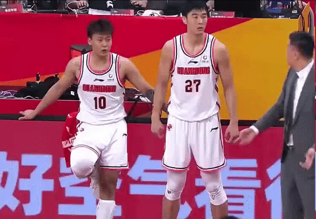 两名老将周