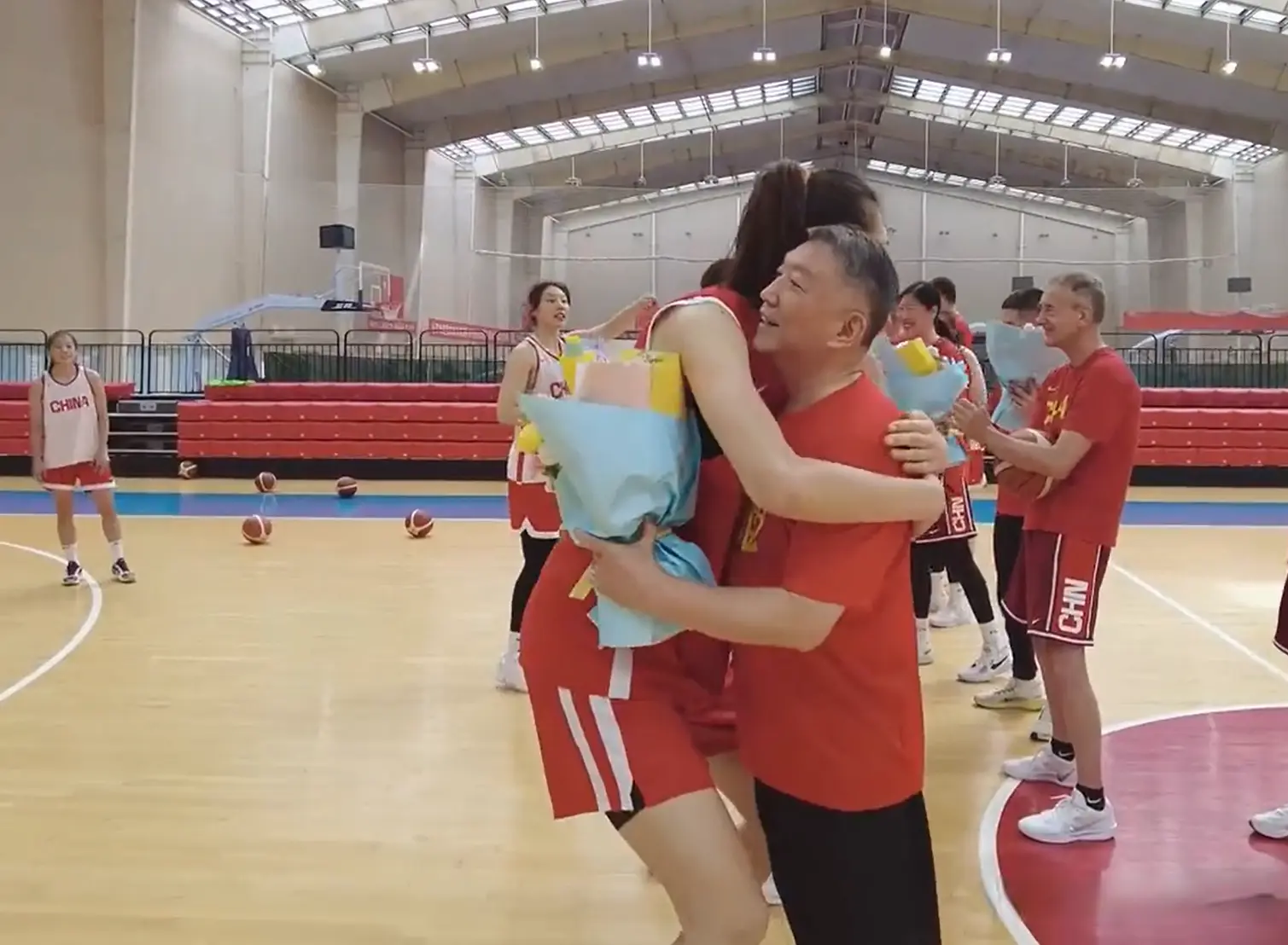 教练送花, 在社交平台, 仍未见张子