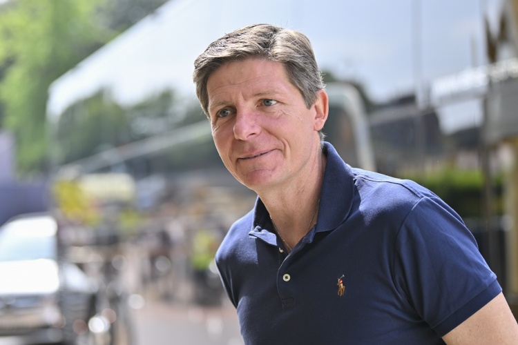 稳固的防守, 北京时间