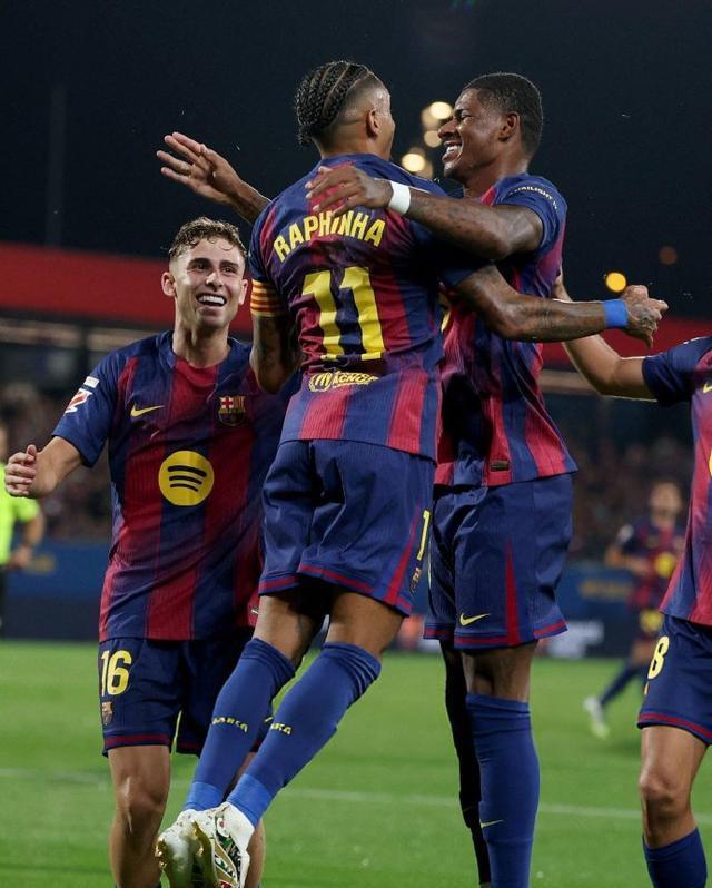 到禁区后点, 费尔明接应 到禁区后点, 费尔明接应